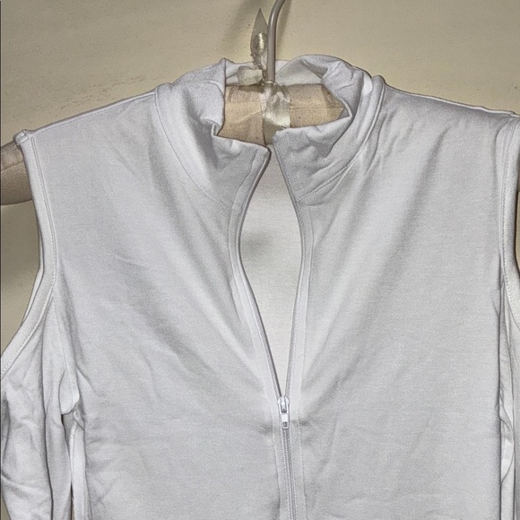 NWT White Cold Shoulder Bodysuit with Mock Turtleneck and Front Zipper XS - Picture 4 of 7
